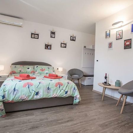Caprice Studio Apartment Poreč Buitenkant foto